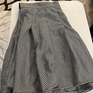****NEVER WORN BEFORE**** Women’s TORRID Houndstooth Twill Skirt